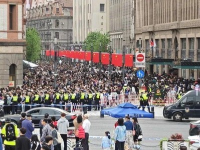 到外滩坐几号地铁站 南京路步行街再现这一幕!上海外滩“人从众”，提醒:这个地铁站16时起关闭