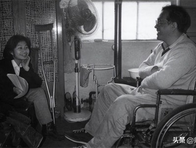 （史铁生的简介）史铁生自杀3次，瘫痪38年，妻子的爱点亮了他的生命