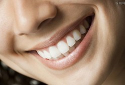 （瓷贴面牙齿多少钱一颗）牙齿<strong>做</strong>贴面多少钱一颗?瓷贴面美白对牙齿有损害吗?