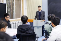 (辅导员工资一般多少钱一个月)下半年辅导员招聘开始，工资高有五险一金，研究生、党员可报