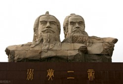 为<strong>什么</strong>说秦始皇是中国最早的皇帝?（最早的皇帝）