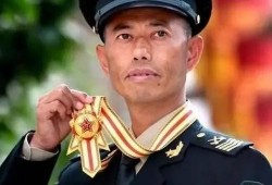 (大校工资多少钱一个月)军人工资到底有多少一个月，少则<strong>一千</strong>，多则两万