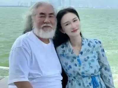 （杜星霖个人资料简介）71岁老牌导演张纪中娶到40岁娇妻杜星霖的原因，太让男人羡慕了