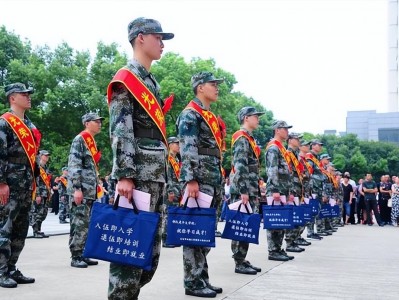 (退役和退伍有什么区别)在校大学生当兵和大学毕业当兵，有4大区别，学生和家长须知