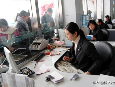 （跨行转账要收多少手续费）去银行办理跨行转账，要收多少手续费?怎么转账才最省钱?