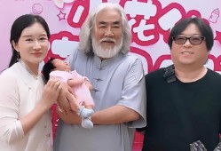 (杜星霖个人资料简介)张纪中与小31岁娇妻直播，杜星霖回应为钱嫁老头，直言就爱老腊肉