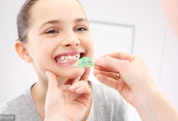 （牙裂开最<strong>好的</strong>治疗方法）牙齿开裂，一般由3个原因导致!牙科医生教你正确的治疗方法