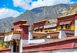 （色拉寺简介）西藏必去!这是拉萨三大寺之一的色拉寺，每天都<strong>可以</strong>看精彩的辩经