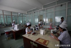 (朝鲜人工资一月多少钱)为啥朝鲜人一个月工资三四百，不够我们一顿饭钱，可却活得很幸福