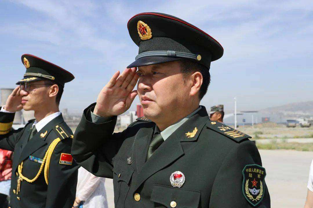 (一级士官退伍费是多少)中国兵王一级军士长到底有多少?享受专属待遇，还能不能再晋升?  第7张