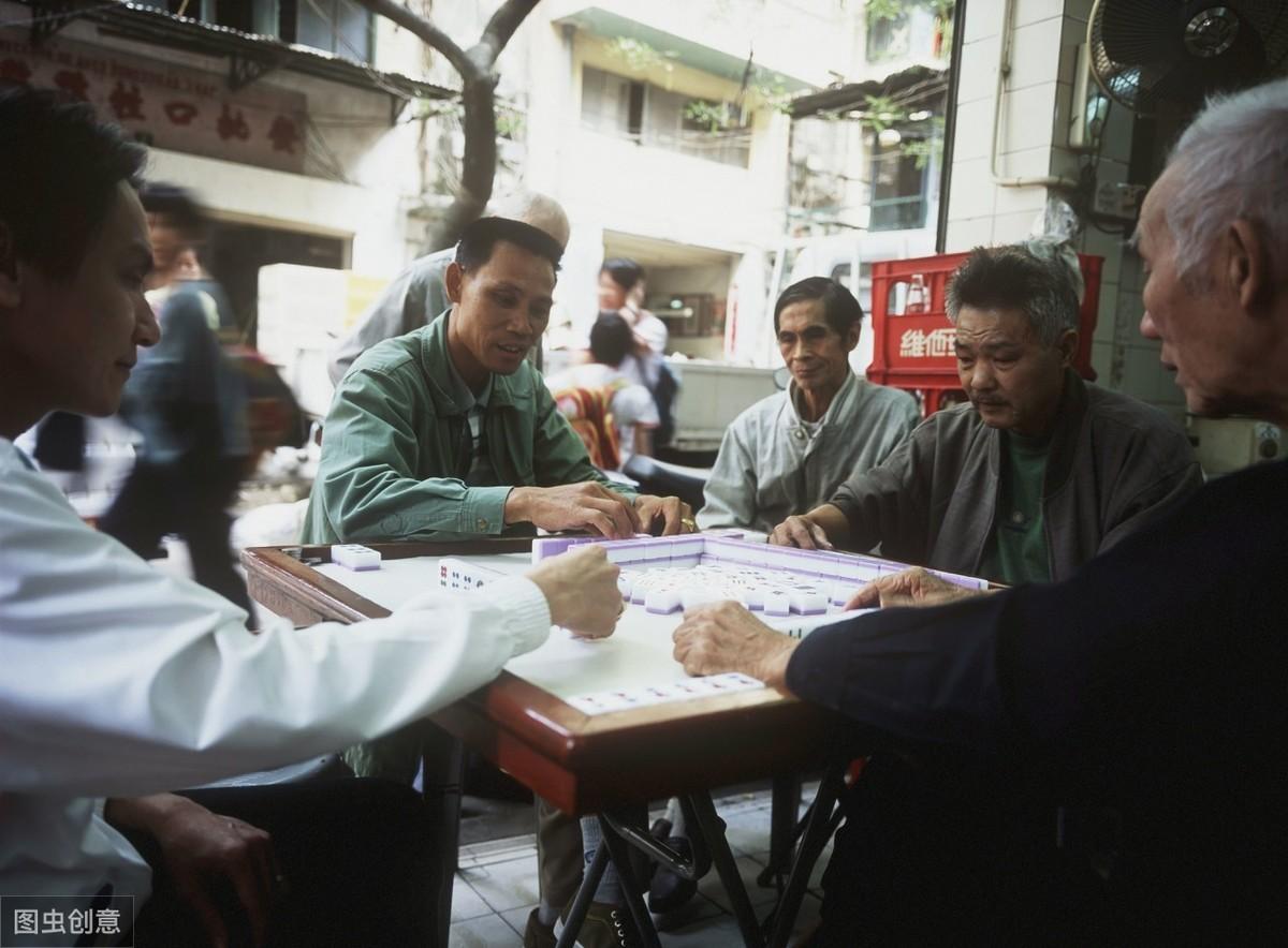 (洗牌是什么意思)为什么有人打牌运气好，有人运气差，谁能解释一下?  第4张