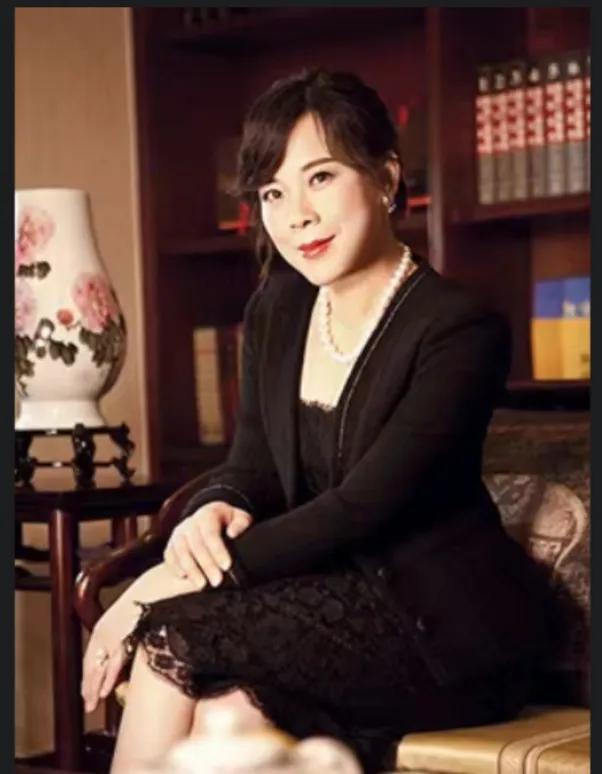 (中国十大女富豪排行榜)有钱的女人都长啥模样?中国十大女富豪排行，你认识几个?  第3张