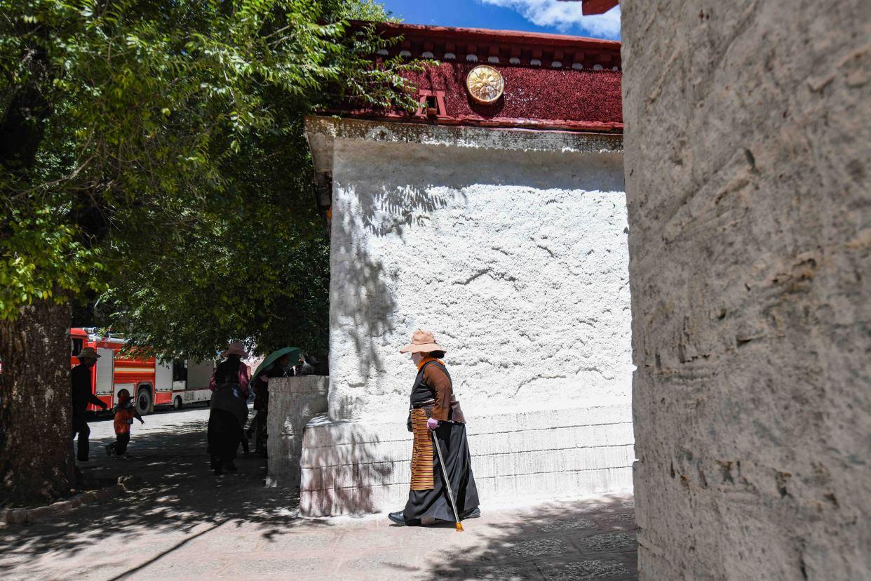 （色拉寺简介）西藏必去!这是拉萨三大寺之一的色拉寺，每天都可以看精彩的辩经  第10张