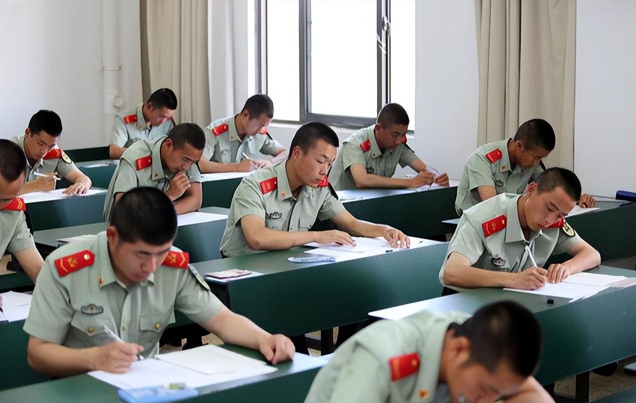 (退役和退伍有什么区别)在校大学生当兵和大学毕业当兵，有4大区别，学生和家长须知  第3张