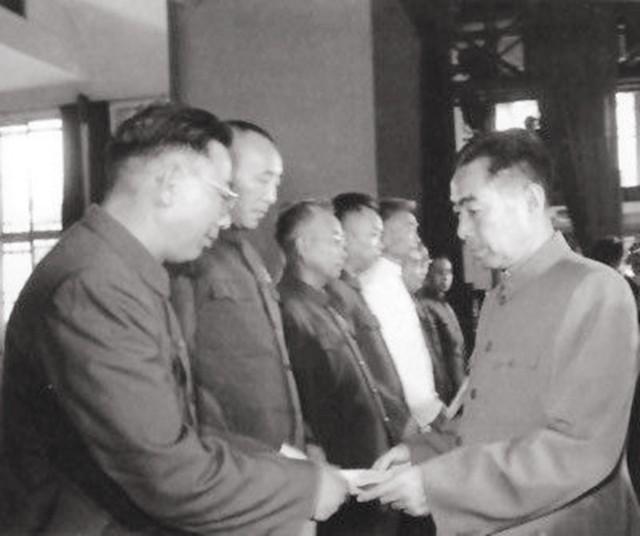 (部队团级干部工资是多少钱)1955年授衔后，国家领导人及开国将帅拿多少工资?许光达例外  第15张