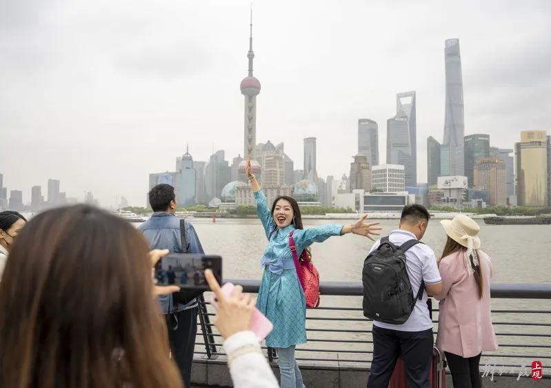 到外滩坐几号地铁站 南京路步行街再现这一幕!上海外滩“人从众”，提醒:这个地铁站16时起关闭  第9张