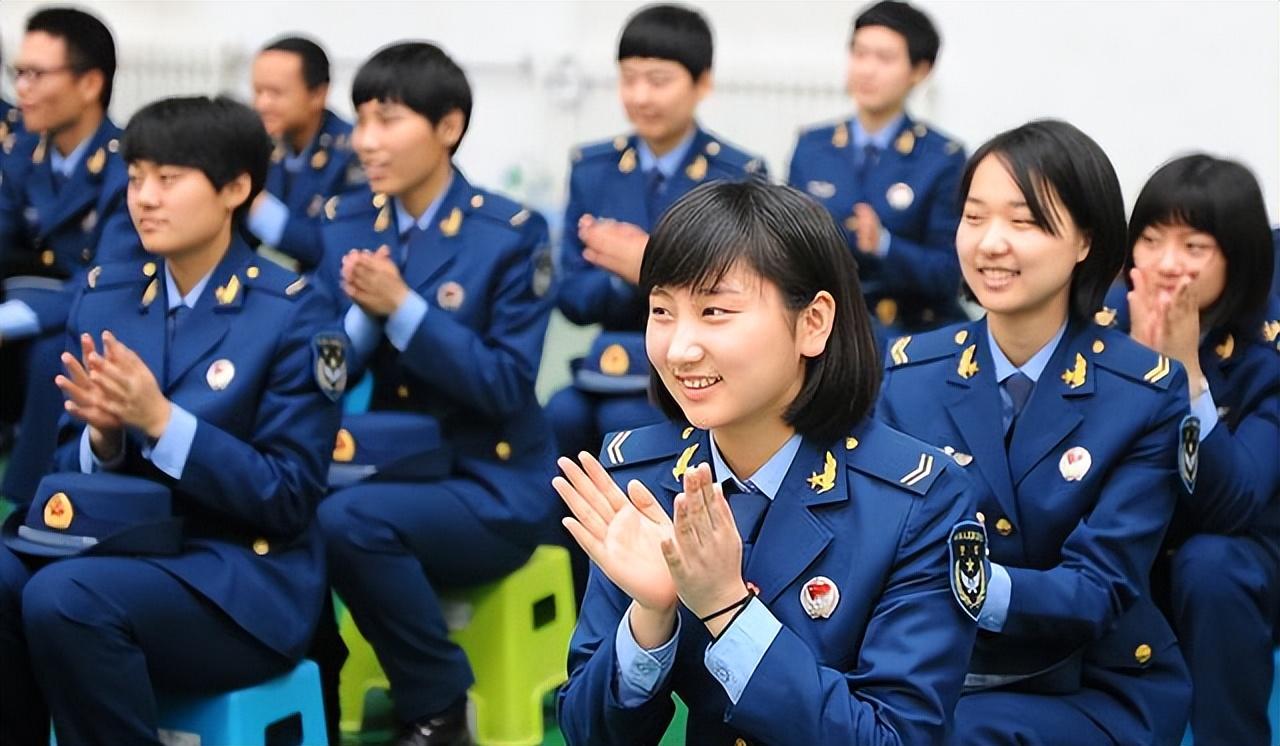 (退役和退伍有什么区别)在校大学生当兵和大学毕业当兵，有4大区别，学生和家长须知  第2张