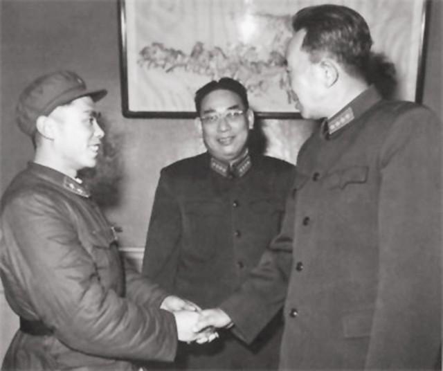 (部队团级干部工资是多少钱)1955年授衔后，国家领导人及开国将帅拿多少工资?许光达例外  第14张