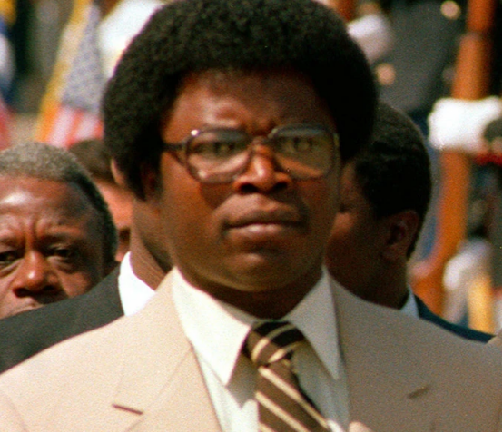 (多伊总统)1990年利比里亚总统多伊被处决，十指被割，惨遭宫刑，活活疼死  第10张
