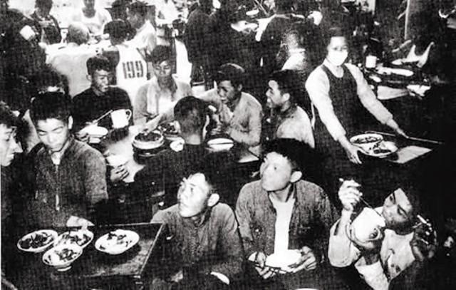(部队团级干部工资是多少钱)1955年授衔后，国家领导人及开国将帅拿多少工资?许光达例外  第2张