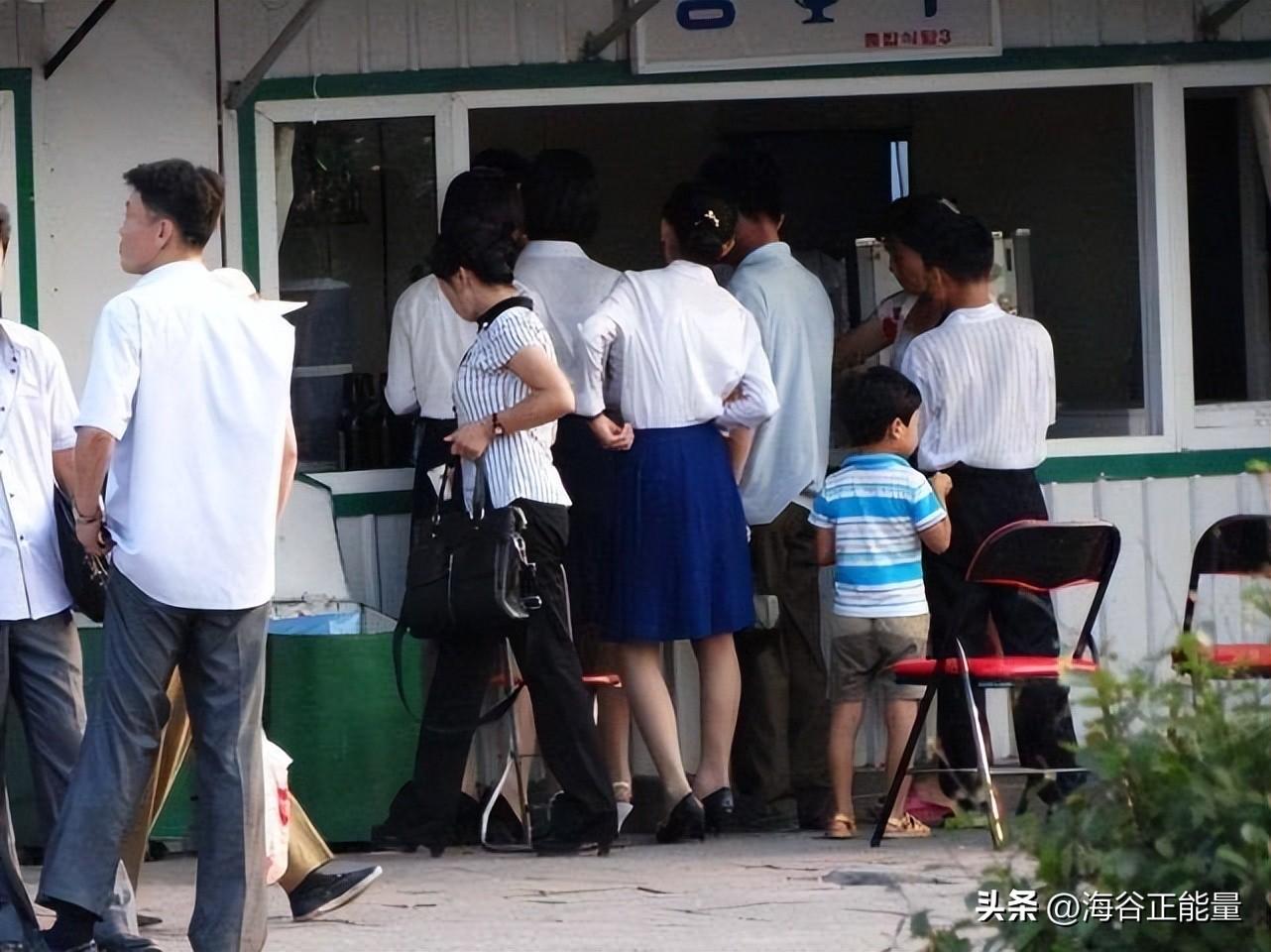 (朝鲜人工资一月多少钱)为啥朝鲜人一个月工资三四百，不够我们一顿饭钱，可却活得很幸福  第4张