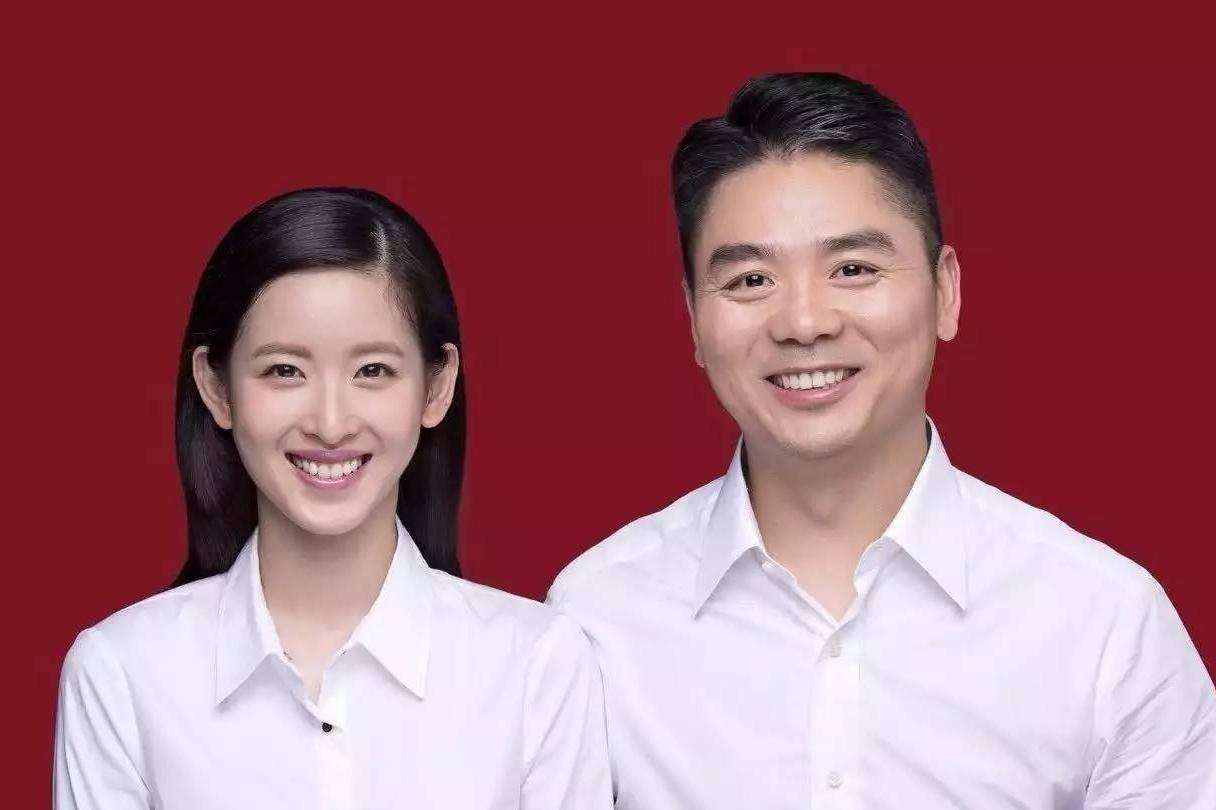 (刘强东龚小京)刘强东和真爱龚小京多年未婚，为何转身娶了小自己19岁的章泽天?  第13张