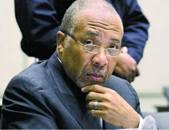 (多伊总统)1990年利比里亚总统多伊被处决，十指被割，惨遭宫刑，活活疼死  第11张