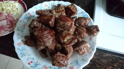 (红酒牛肉)红酒炖牛肉，有人焯水有人直接炖?全不对!教你正确做法，太香了  第11张