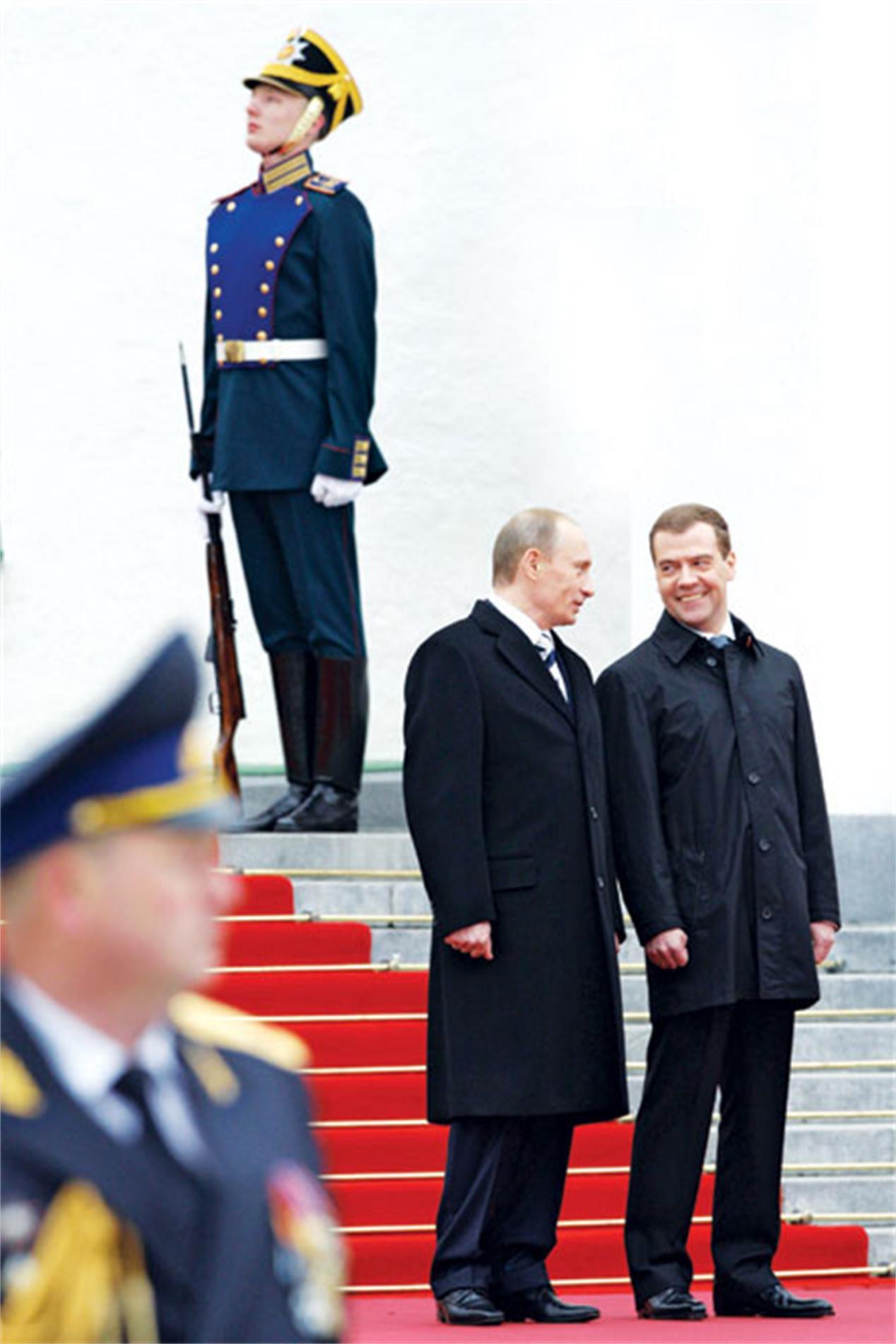 (梅德韦杰夫总统)俄罗斯二号人物，让位总统给普京，梅德韦杰夫为何甘愿做二当家?  第7张