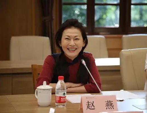 (中国十大女富豪排行榜)有钱的女人都长啥模样?中国十大女富豪排行，你认识几个?  第4张